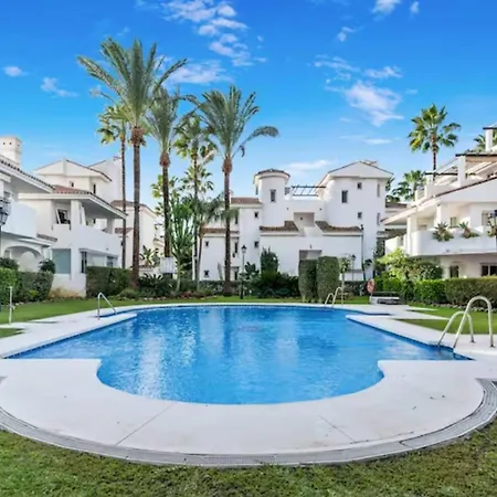 Magnifico Apto En Puerto Banus * Piscina * Parking شقة *